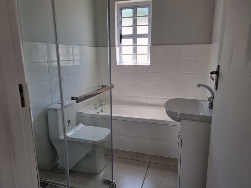To Let 2 Bedroom Property for Rent in Oakglen Western Cape